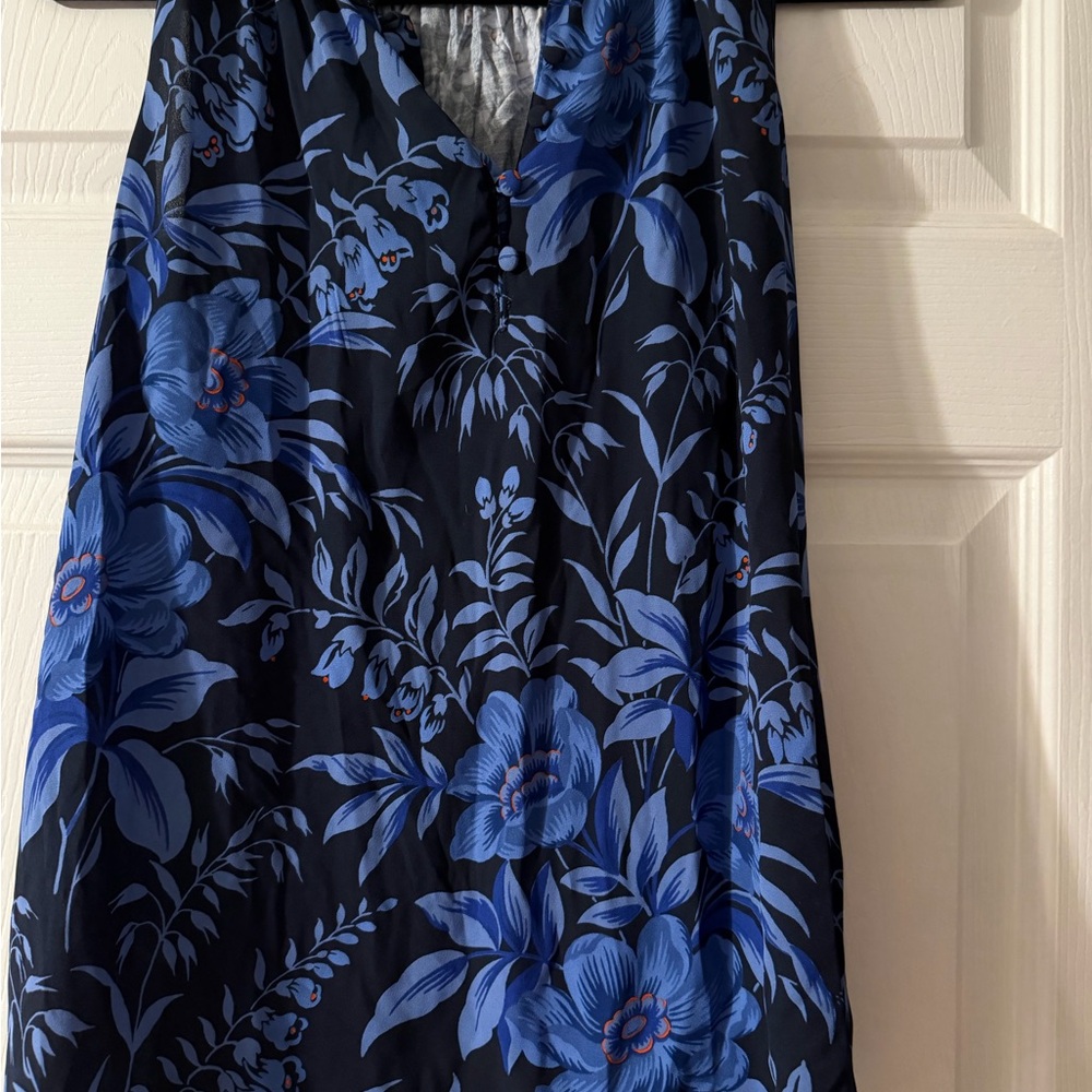 Size small loft, super soft, blue and black Cami shell